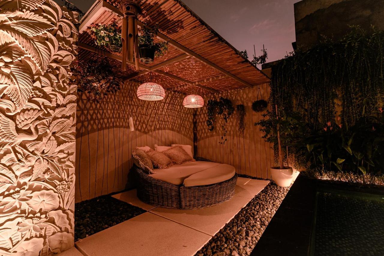 Sunset Palms Beach Villa Jimbaran Exterior foto