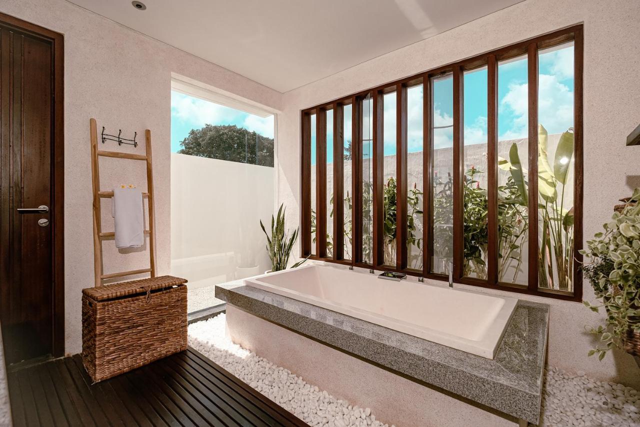 Sunset Palms Beach Villa Jimbaran Exterior foto